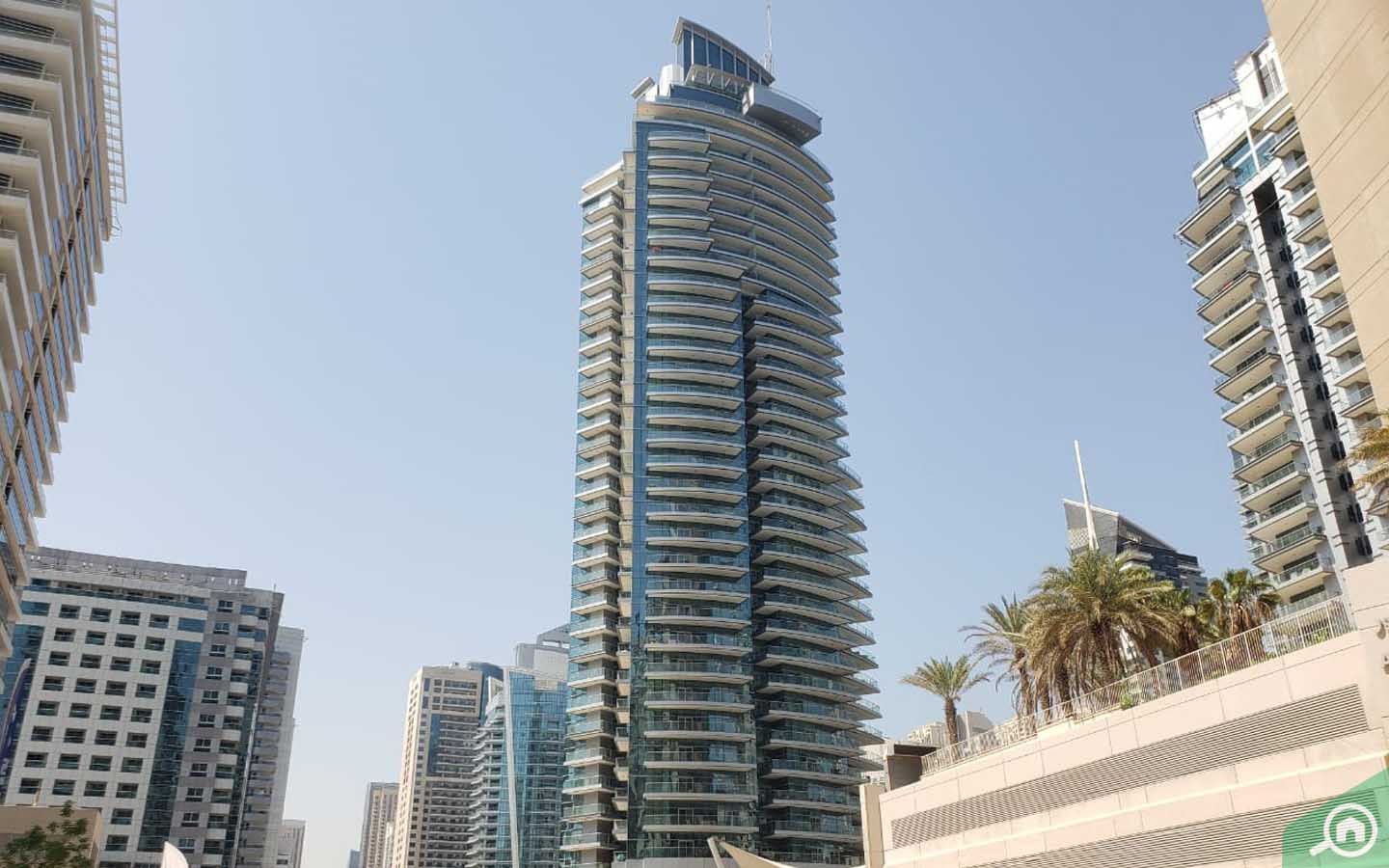إحدى أبراج  ترايدنت مارينا سكيب