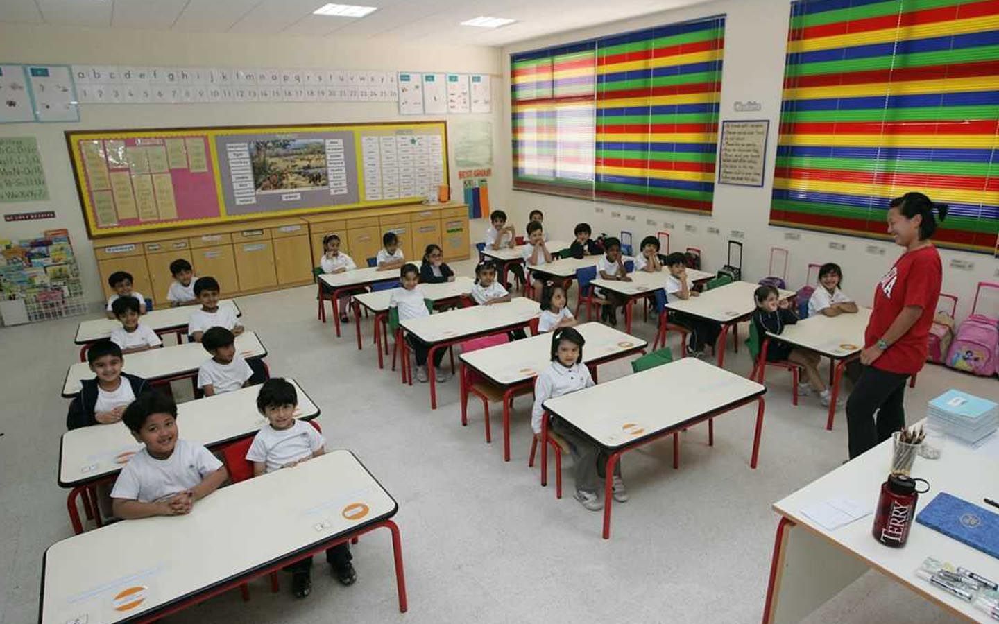 طلاب مدرسة الشويفات في العين 