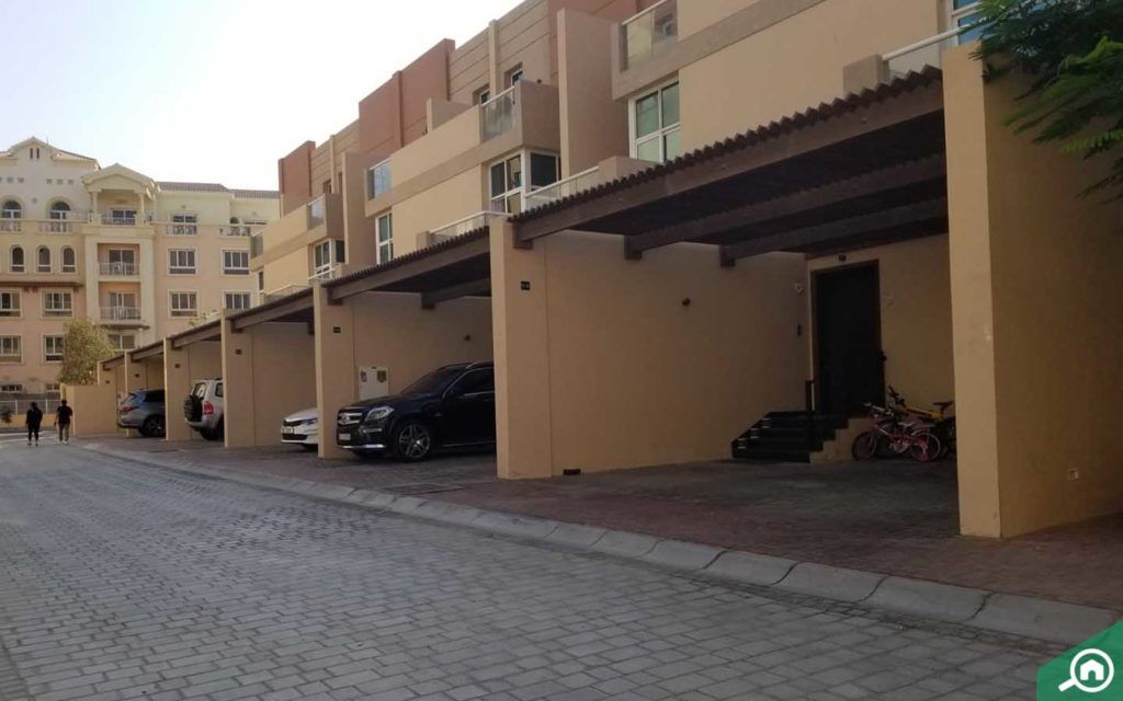 مواقف سيارات مبنى صالح بن لاحج C