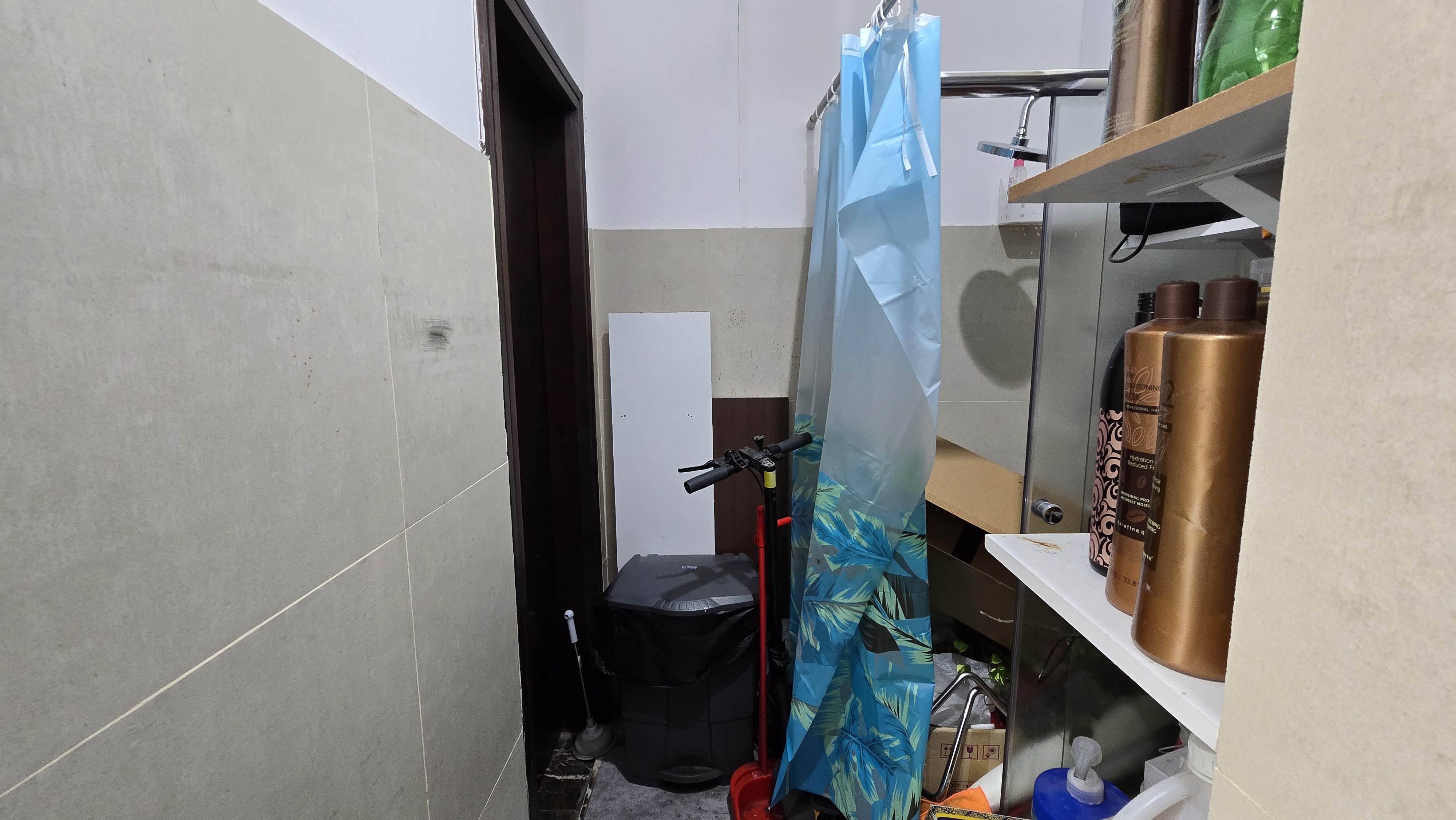 Gents Salon Opportunity | Fully Fitted | No Key Money | Baniyas Road | Near Metro
