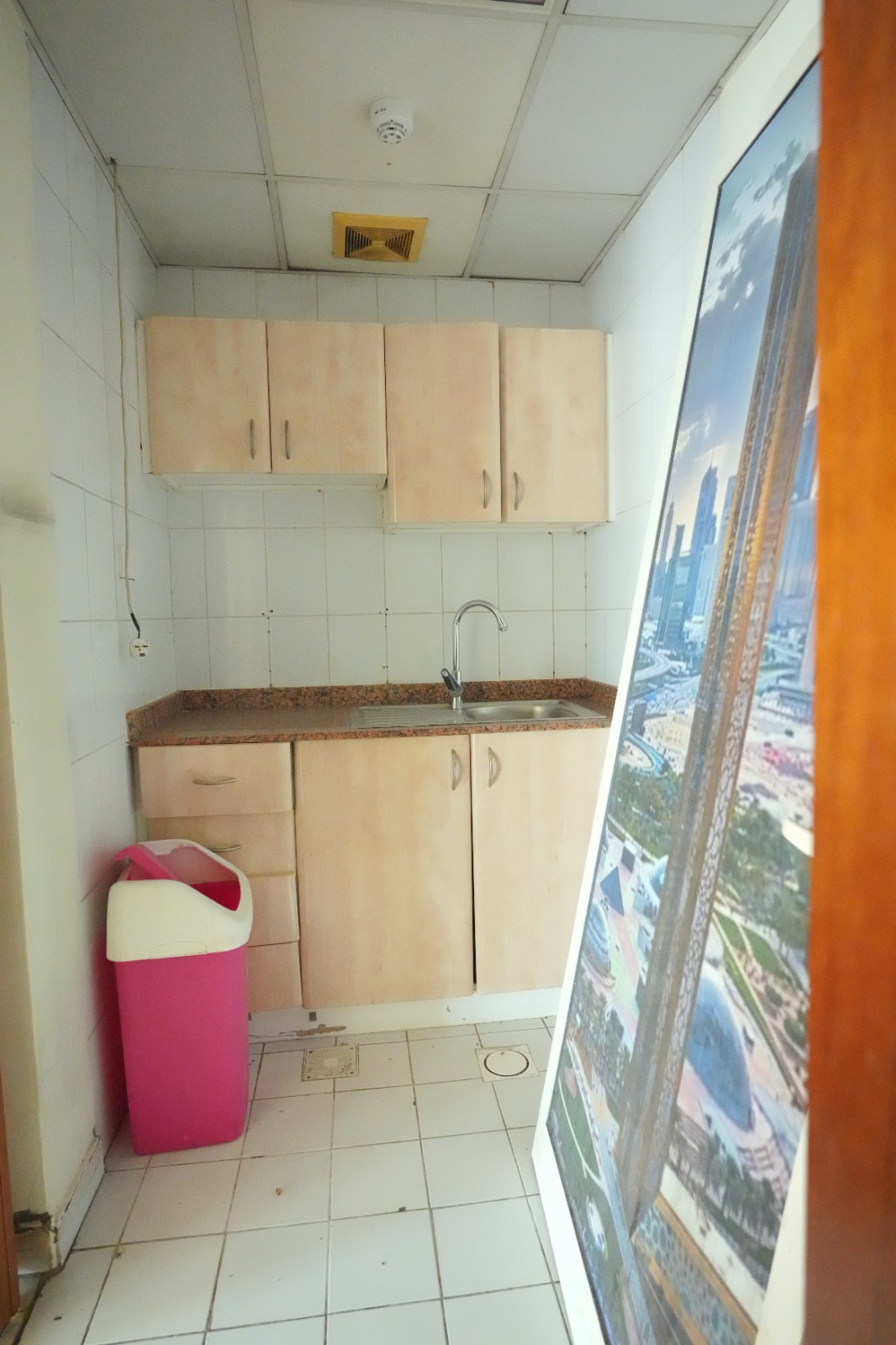 Corner Shop | Prime Location | Spacious Layout