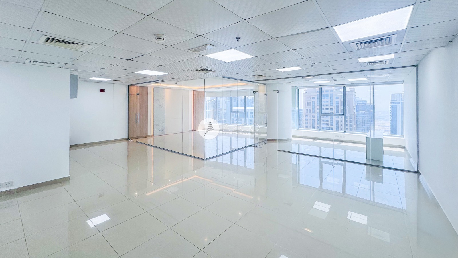 Spacious Fitted| High Floor| Upgraded| Vacant