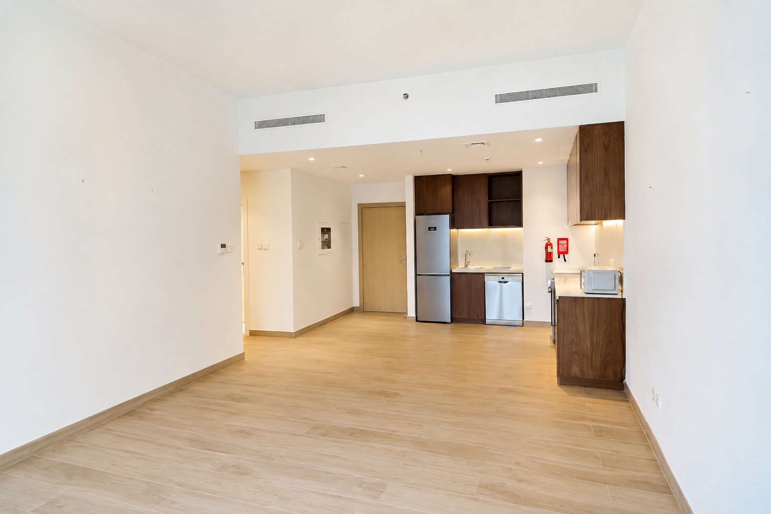 Prime Location | Spacious Layout | La Rive 2