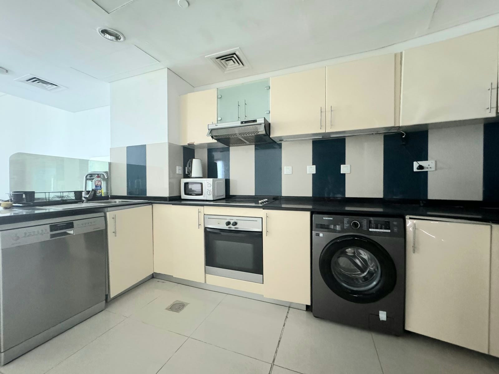 Sea View | Chiller free | Next to tram