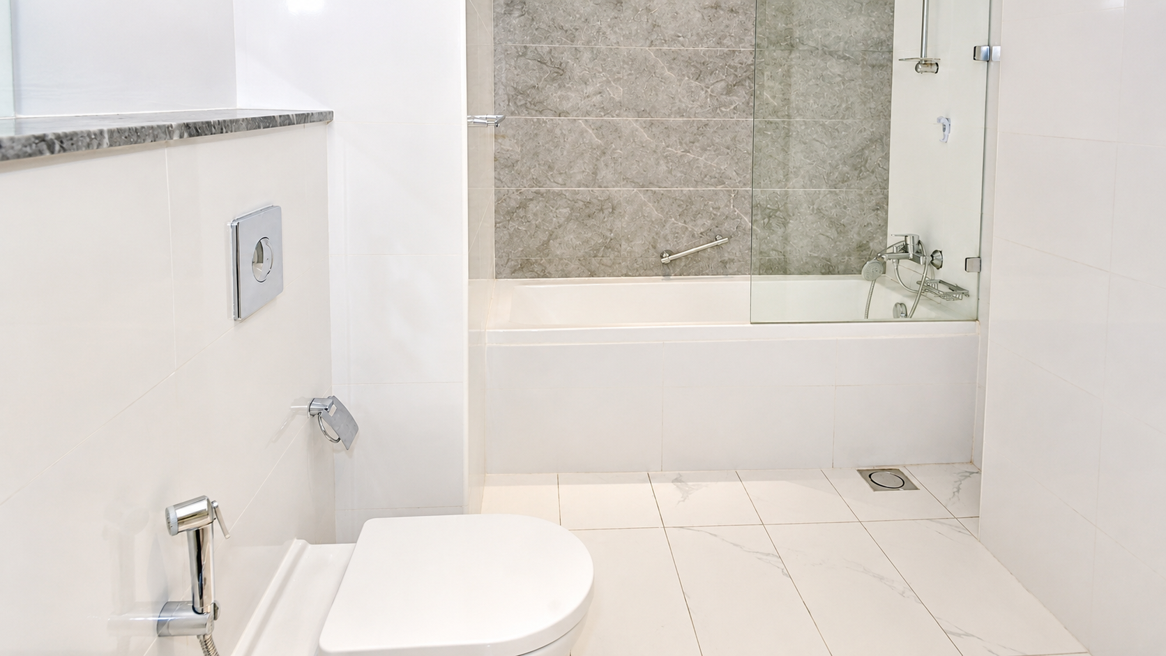 Luxury Waterfront Living | Elegant 2-Bedroom | Semi Furnished w/Balcony