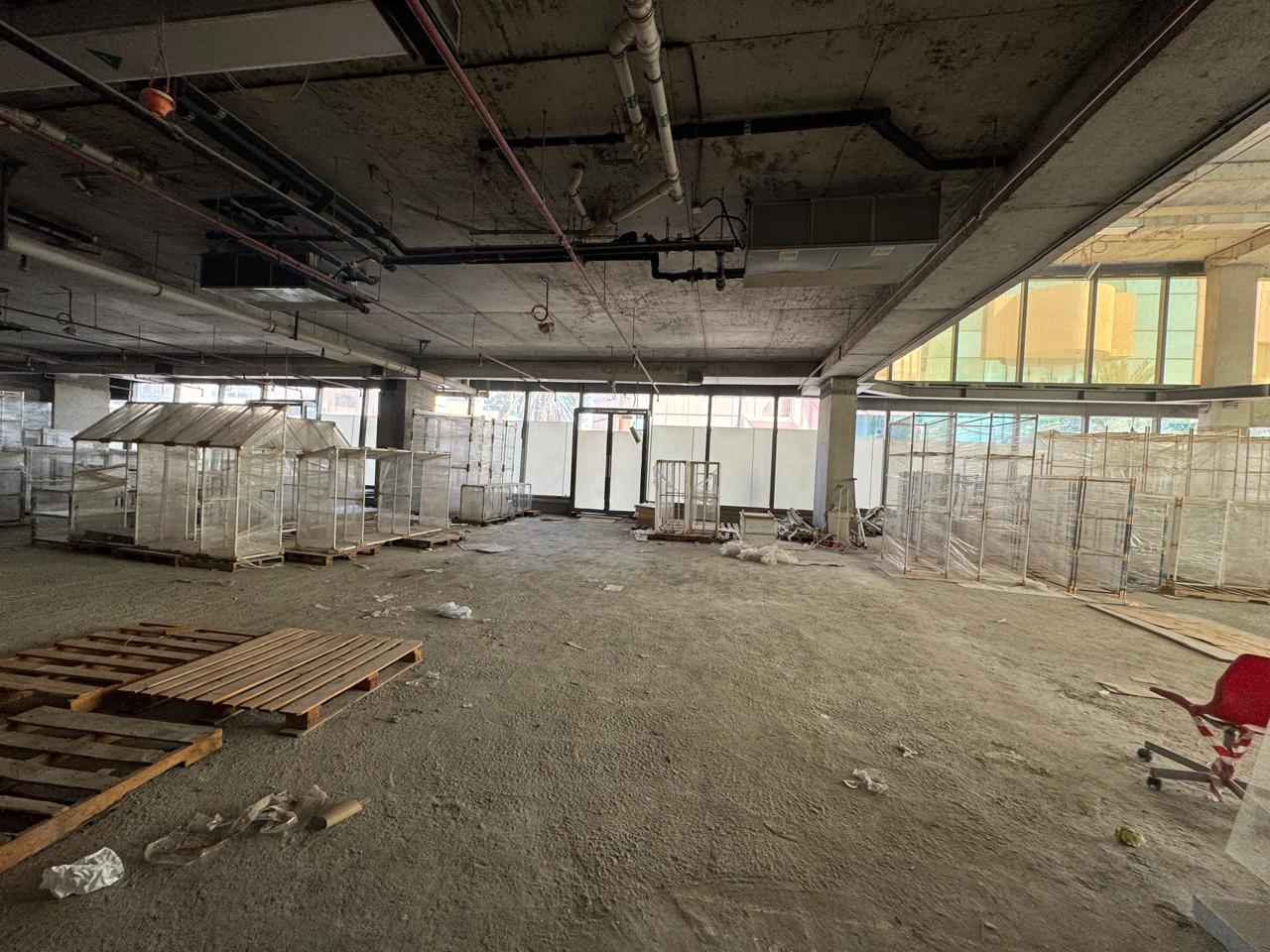 Showroom | Spacious & High Ceiling | Semi-Fitted
