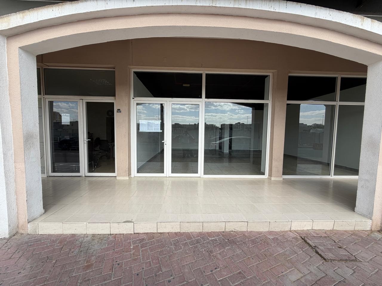 Prime Retail Space in France Cluster, International City photo 2