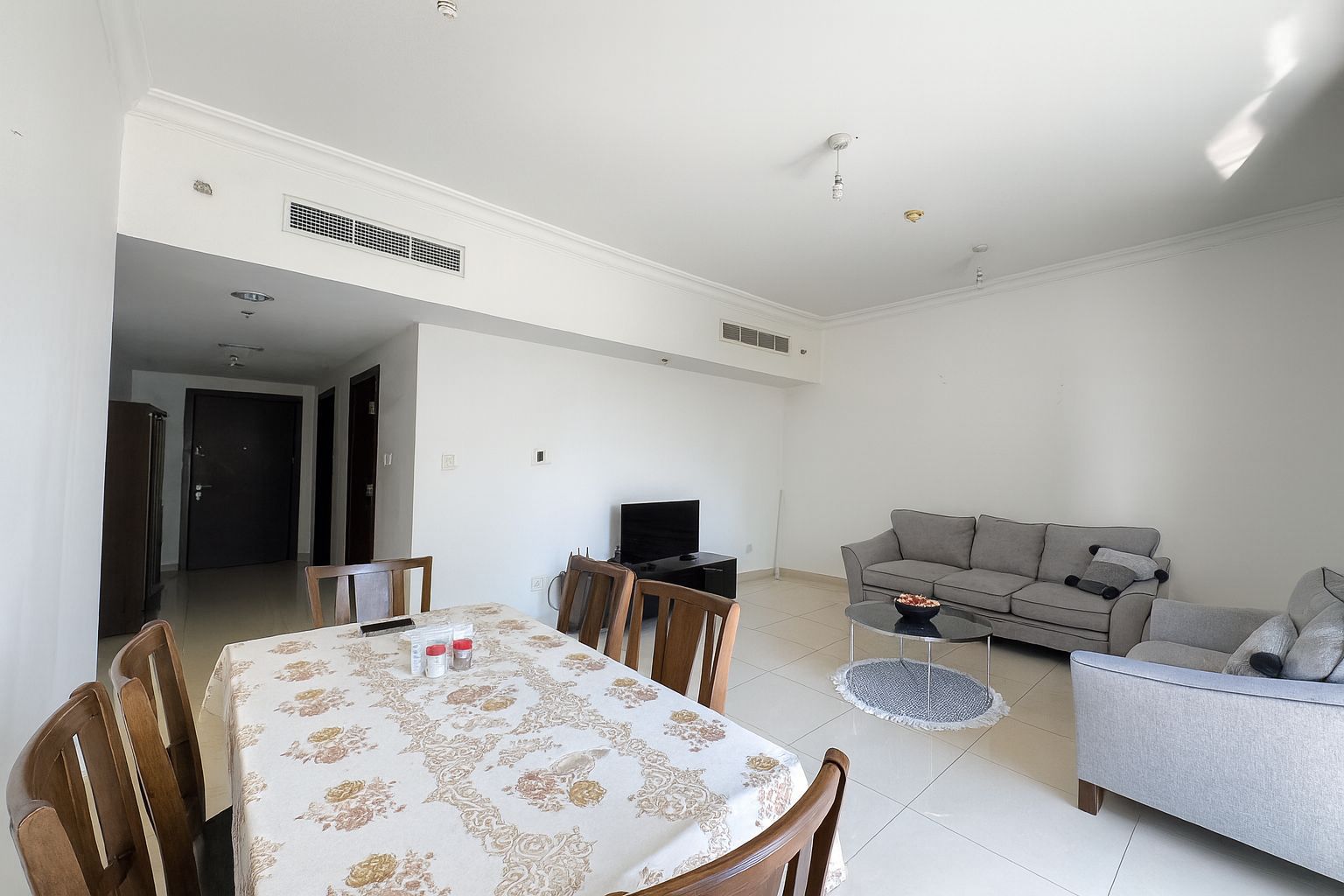 Furnished 2BR | Lake & Green View | High Floor · image 3