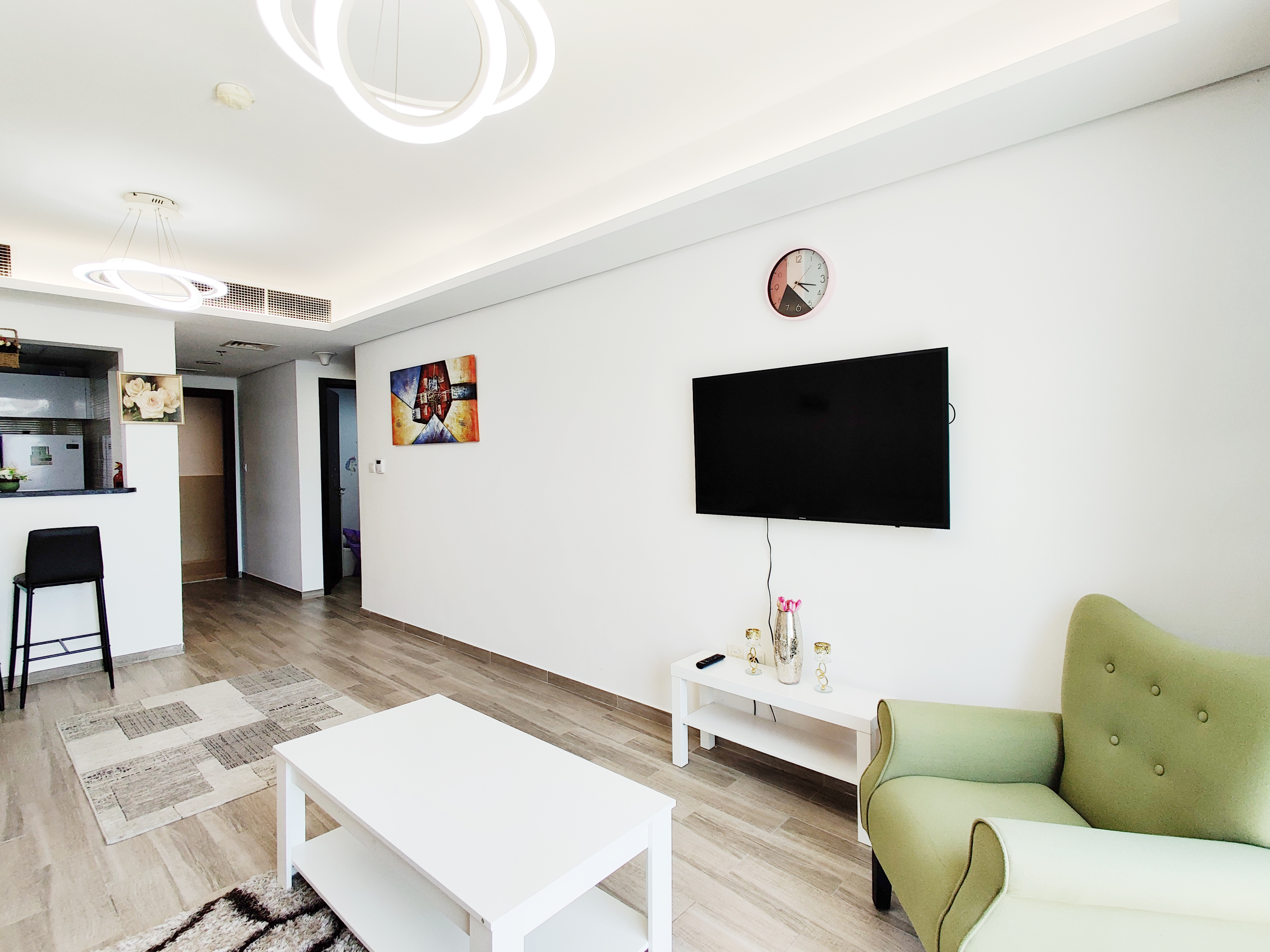 Furnished 1-bed apartment in Laya Mansion