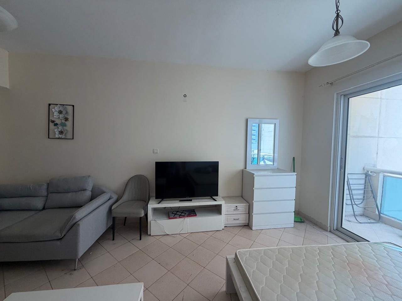 Upgraded/ Big layout / Vacant | Furnished | Clean