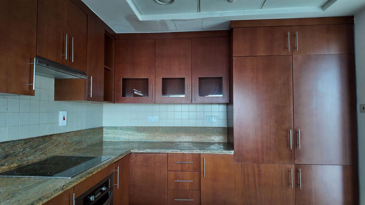 Semi Furnished | Balcony | Peaceful Green | Community | Golf & Pool View | Closed Kitchen