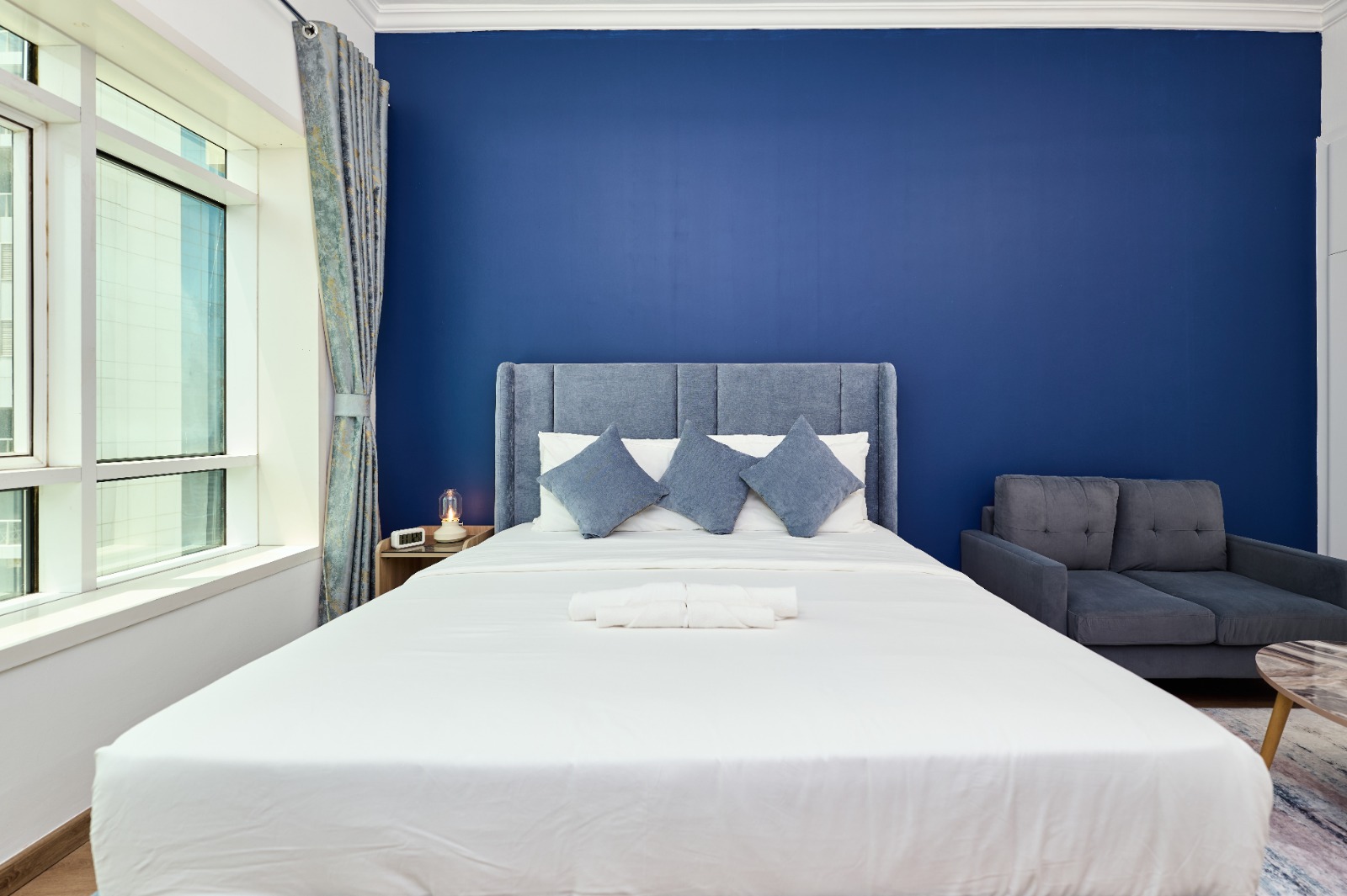 Next to Metro | Lake View | Upgraded Studio