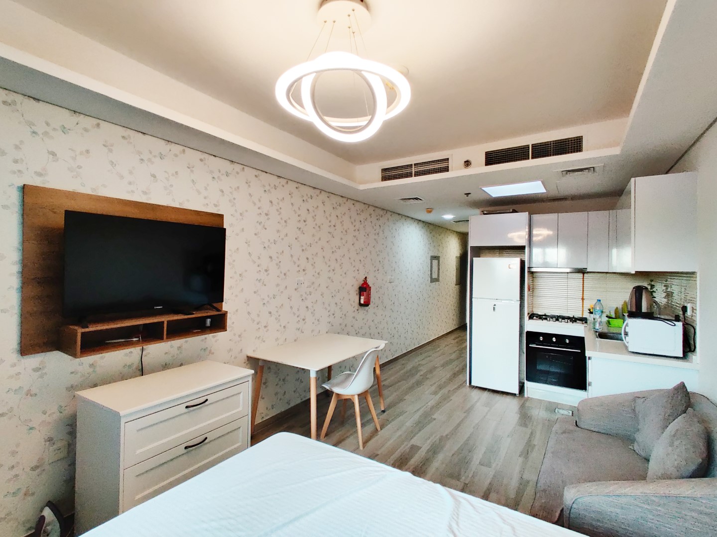 Furnished studio in Laya Mansion