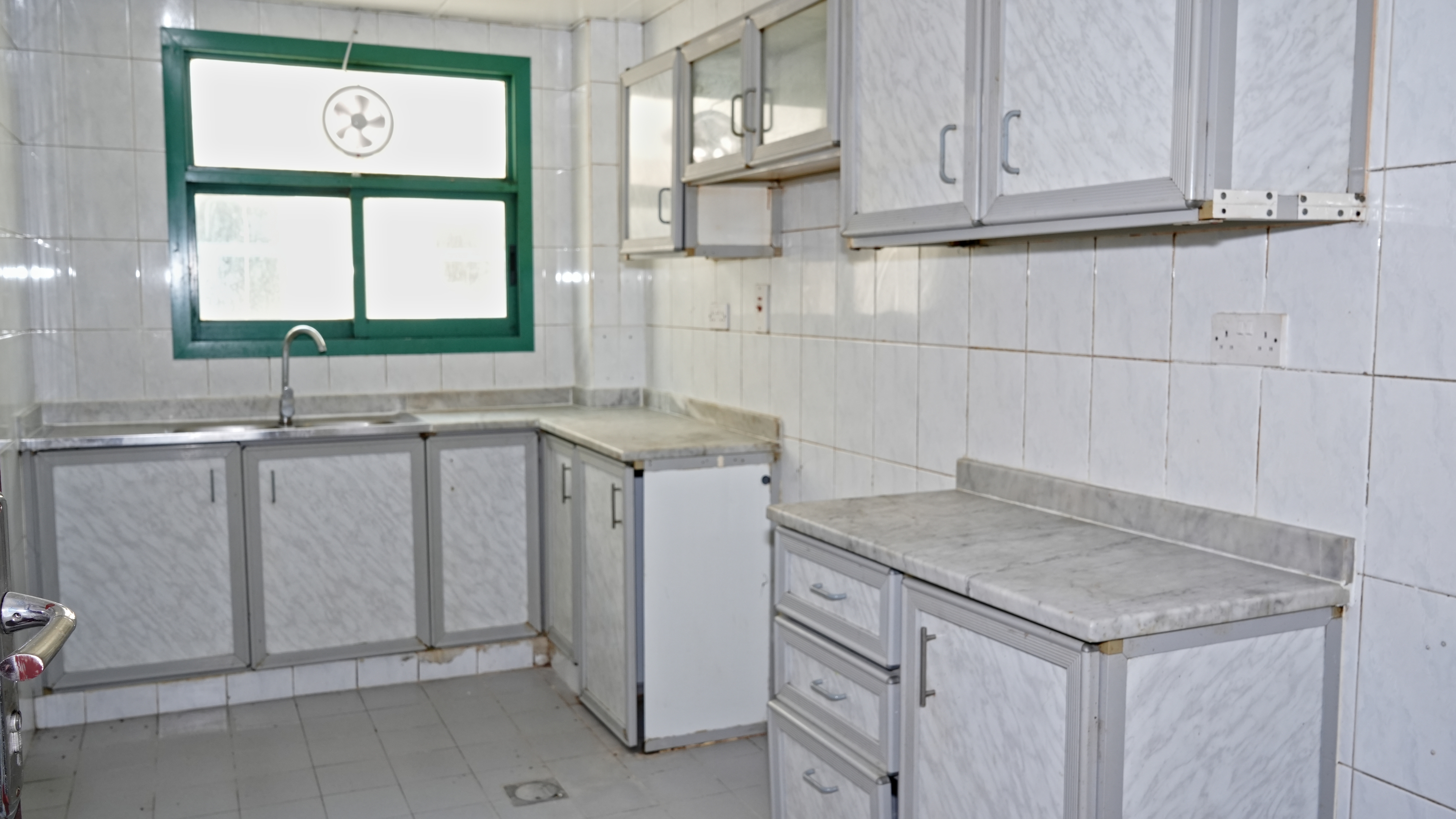 Spacious Layout | Big balcony | Near Bus Stop