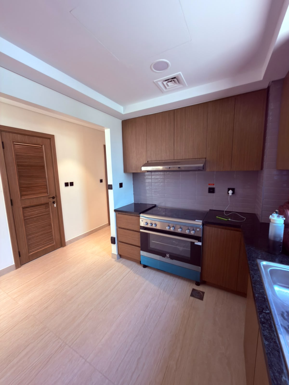 End Corner | Spacious Layout | Vacant · صورة 4