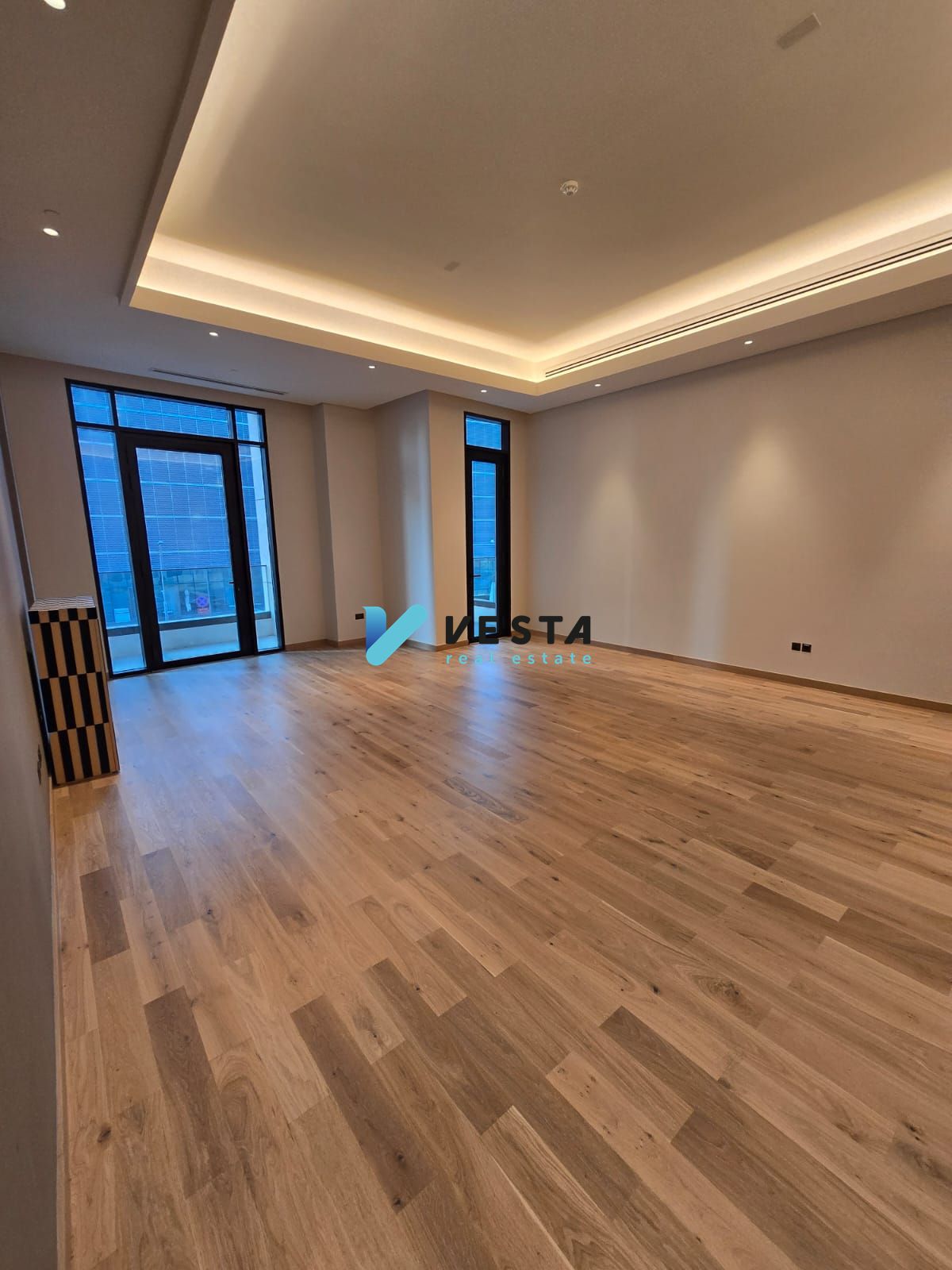 Huge Layout | Premium Finishings | High Ceiling | Vacant Unit