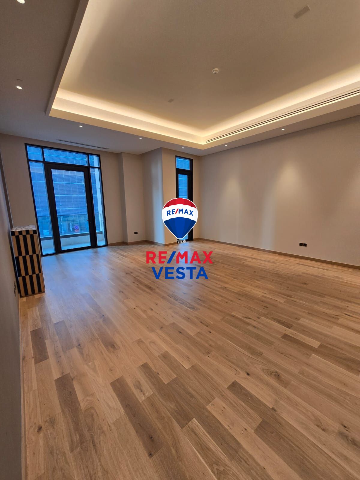 Huge Layout | Premium Finishings | High Ceiling | Vacant Unit