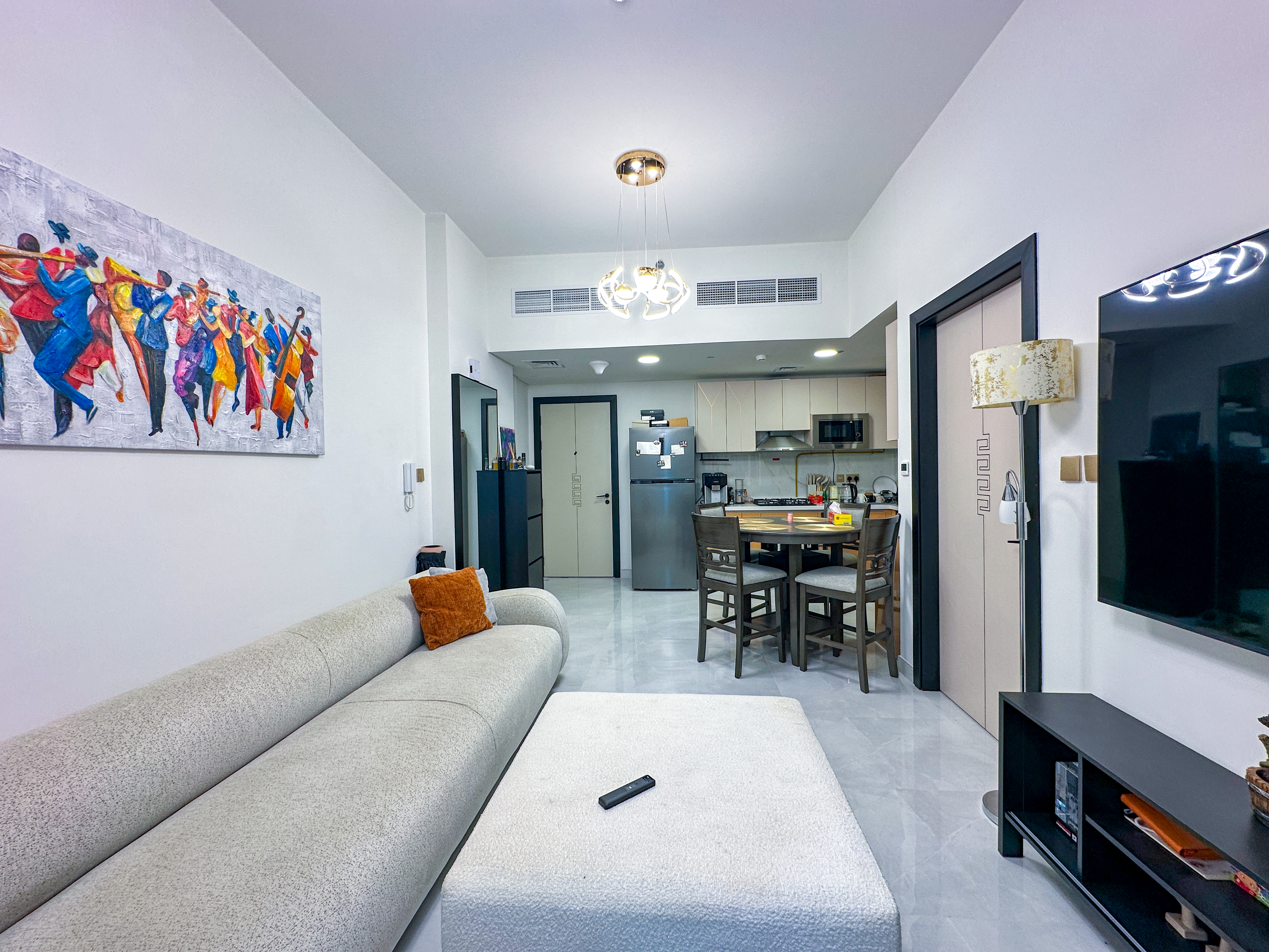 12 Cheques | Skyline Views | Premium Amenities