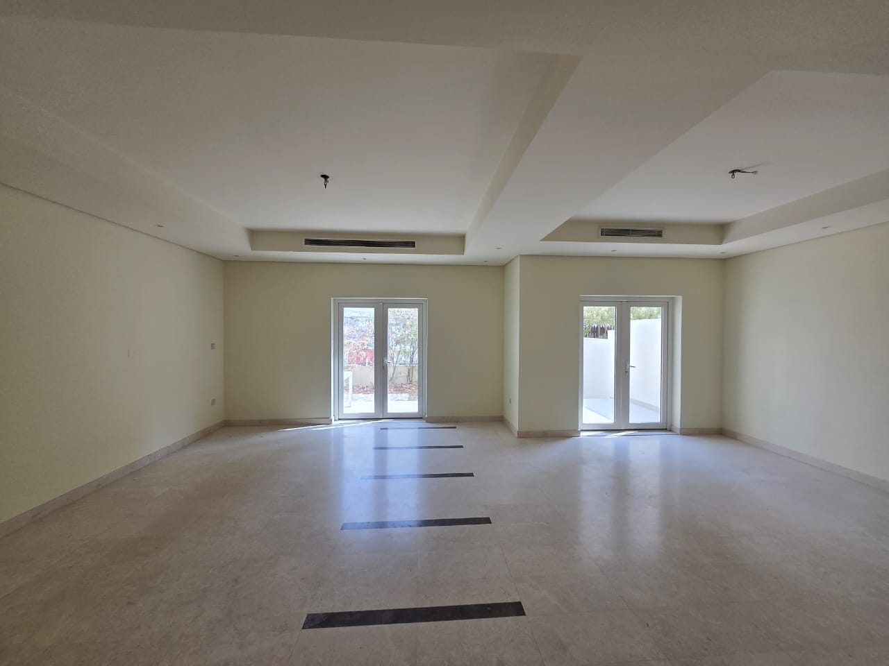 Ready to Move I Family Townhouse | Prime Location