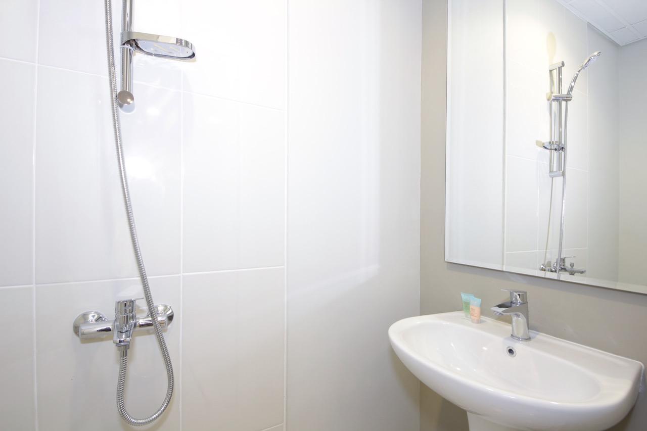 Corner unit | Single Row | Spacious layout