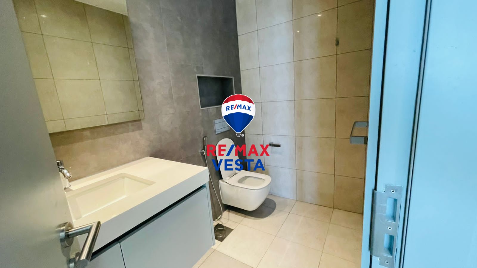 Mid Floor | Canal View | Balcony | Ample Layout | Amenities