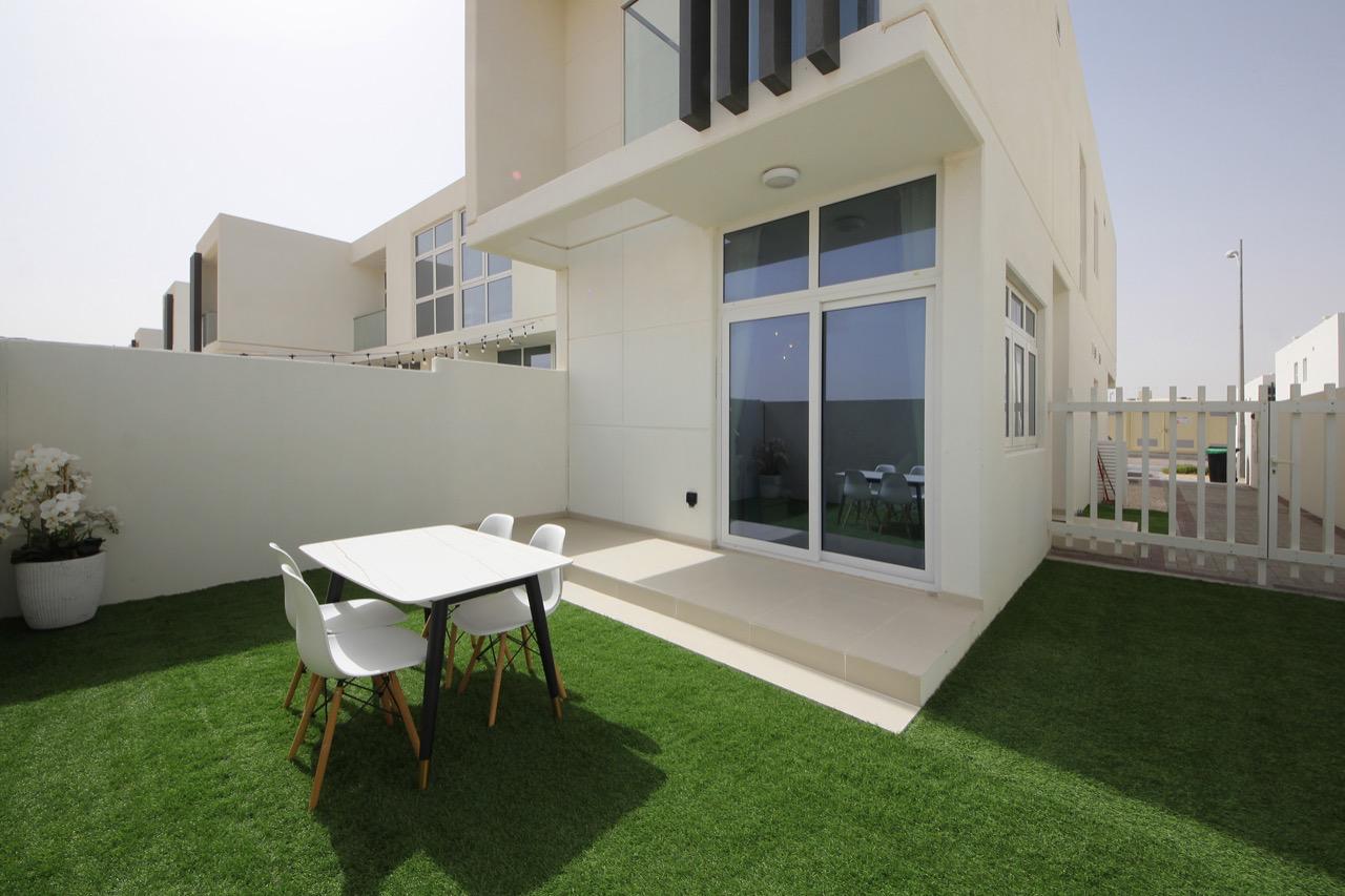 Corner unit | Single Row | Spacious layout