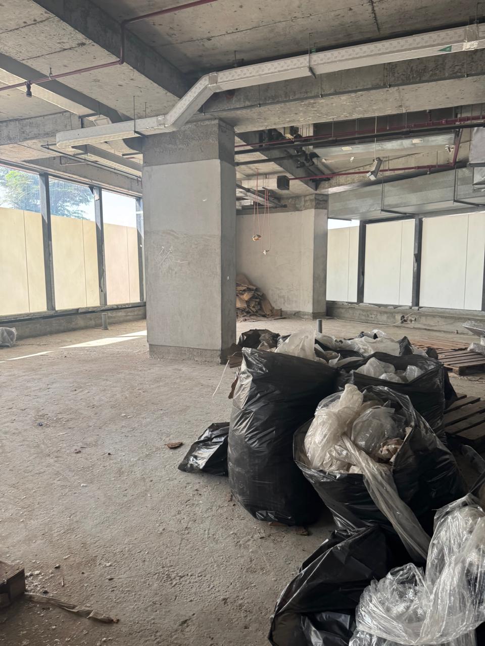 Shop Available | Spacious & High Ceiling | Semi-Fitted