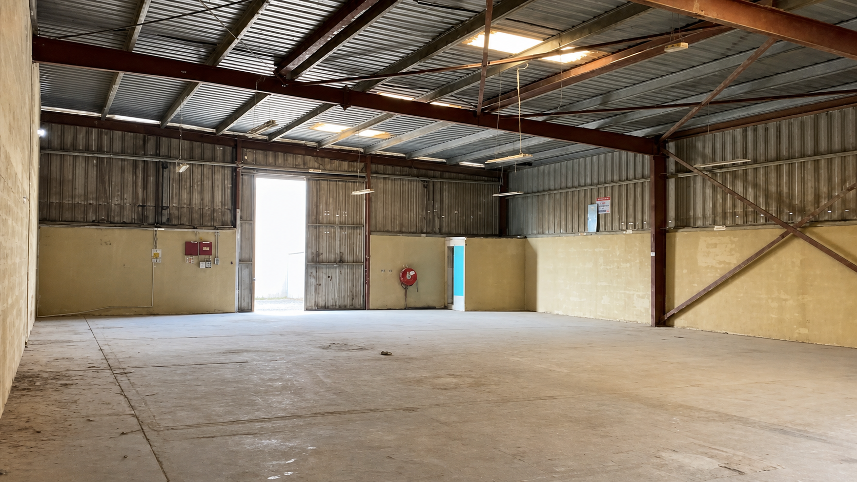 High-Clearance Warehouse | 40 kW Power | 3,541 Sq. Ft.