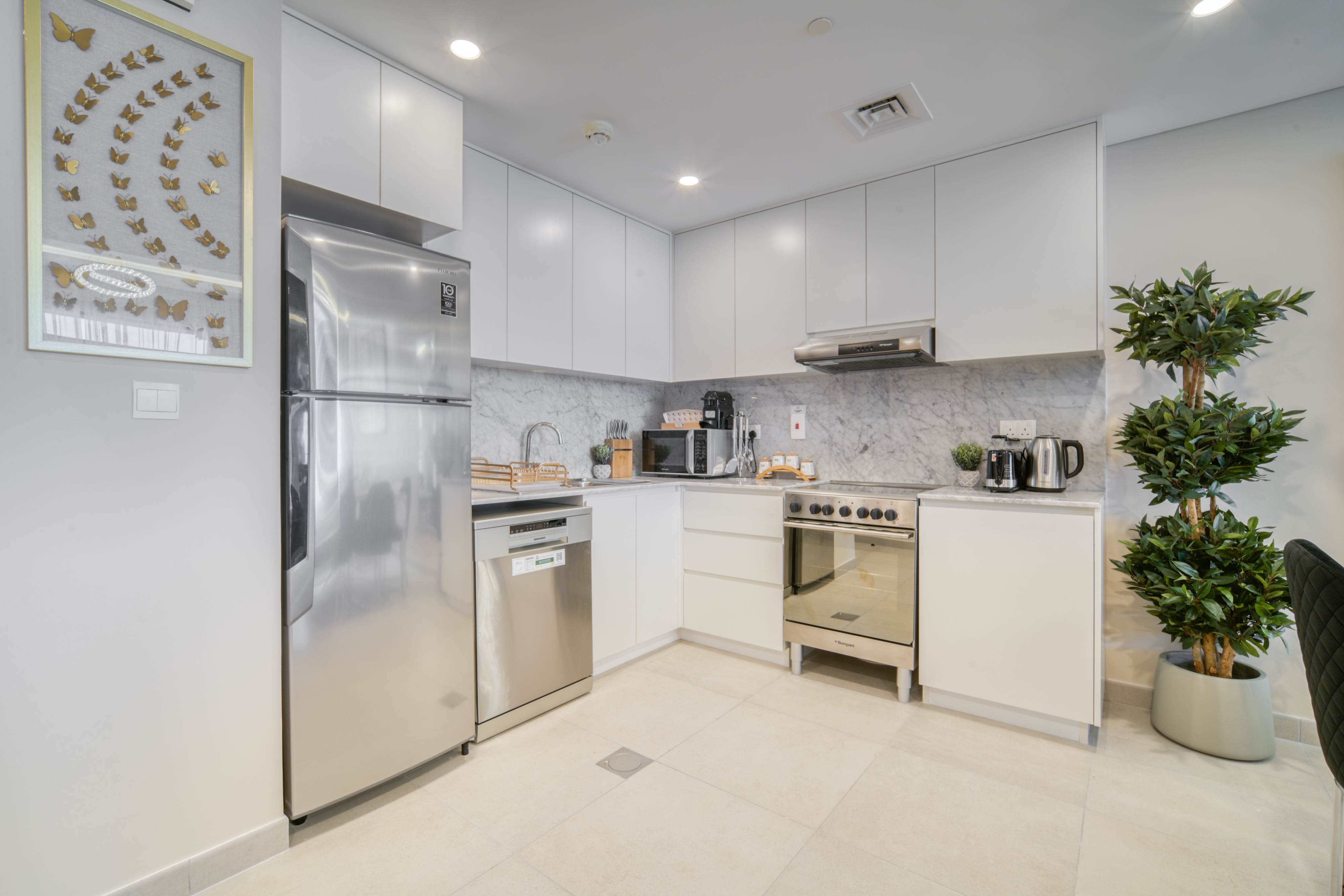 FULLY FURNISHED | HIGH RENTAL RETURN | SPACIOUS — Photo 2