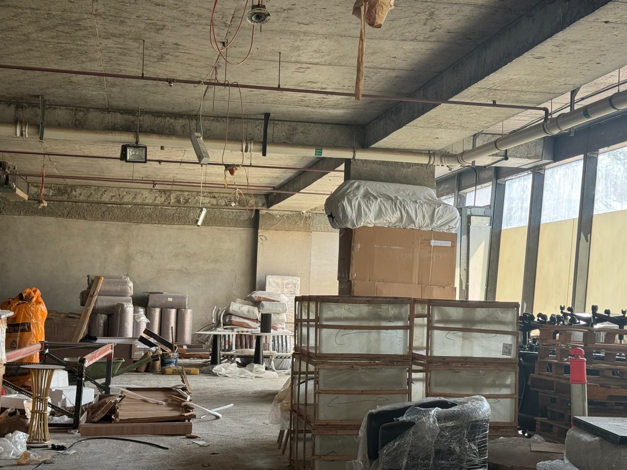 Showroom | Spacious & High Ceiling | Semi-Fitted