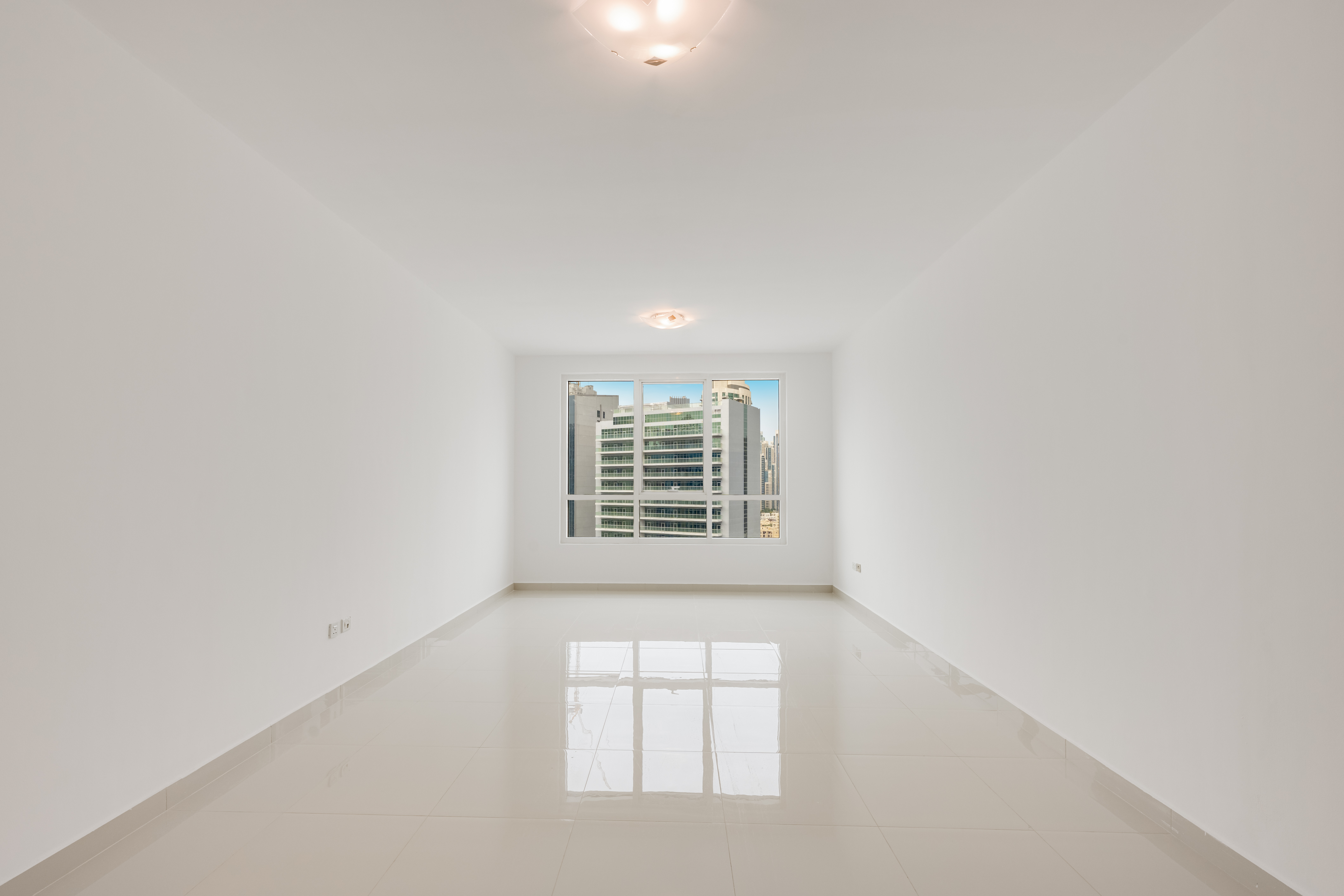 Study room 2BR | Closed-Kitchen | Big Layout