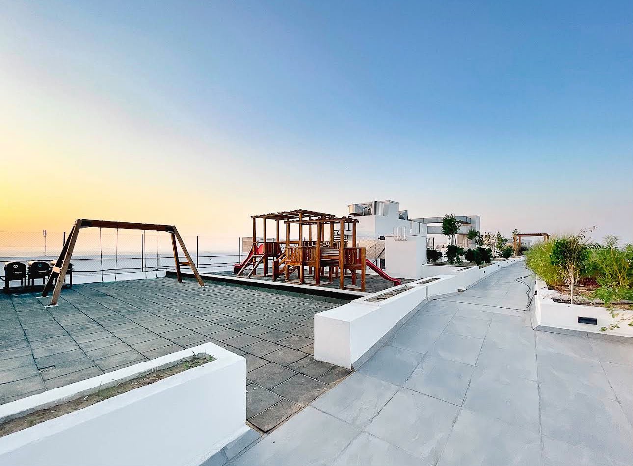 Modern Studio Apartment | Canal & City View | For Rent