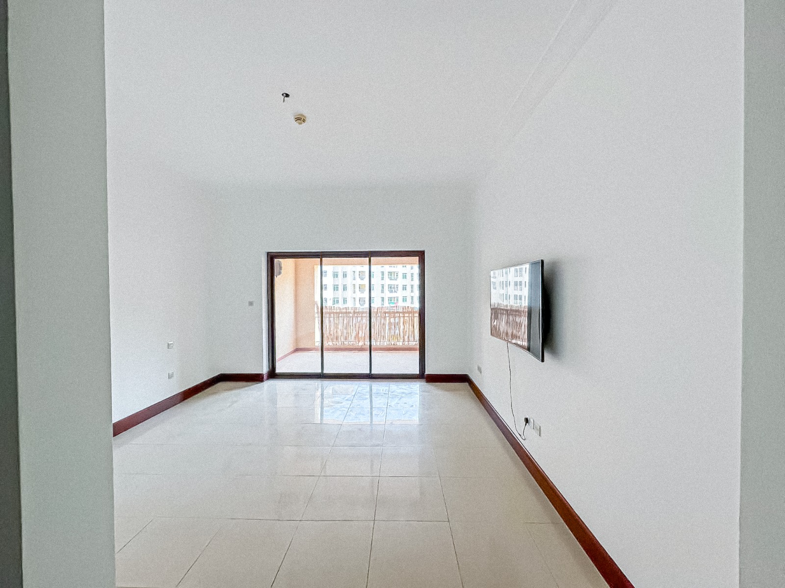 Beautiful Residence | Add Your Personal Style | Close to Beach & Mall