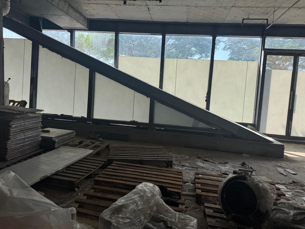 Shop Available | Spacious & High Ceiling | Semi-Fitted