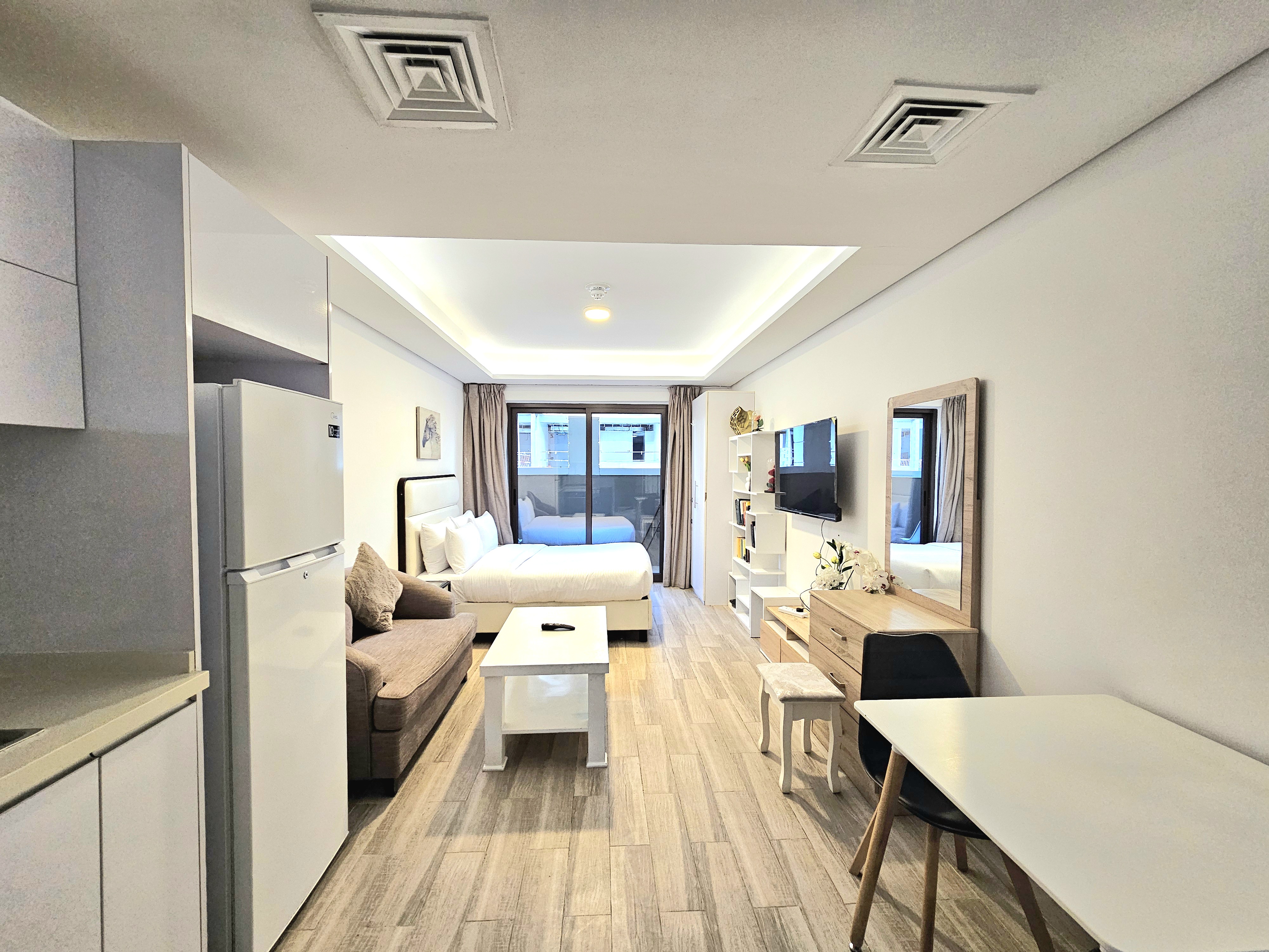 Furnished studio in Laya Mansion