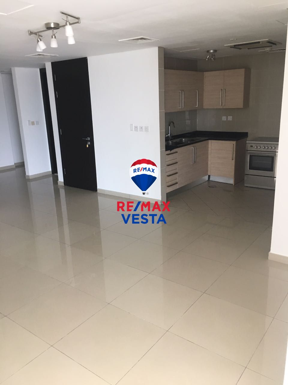 High Floor | Corner Unit with Sea View | Ample Layout | Rented