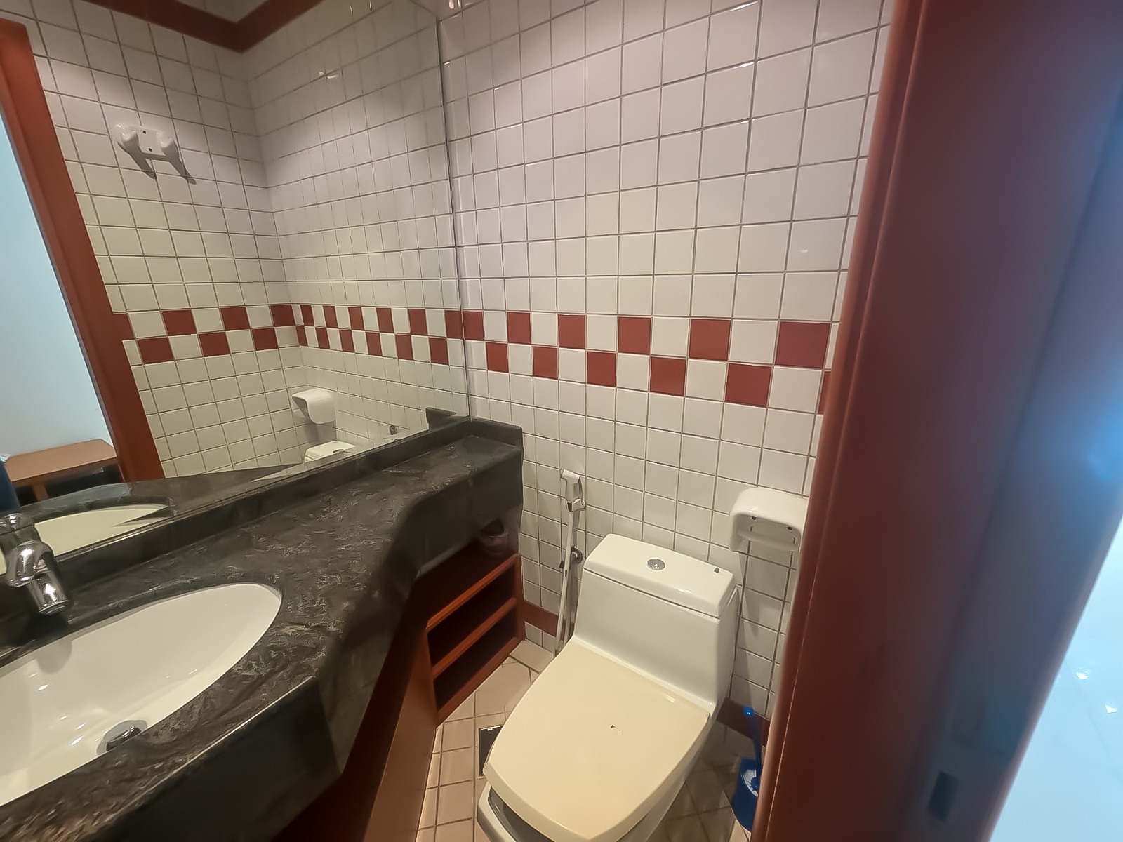 Next to Metro| Near Almaya Supermarket | Prime Location
