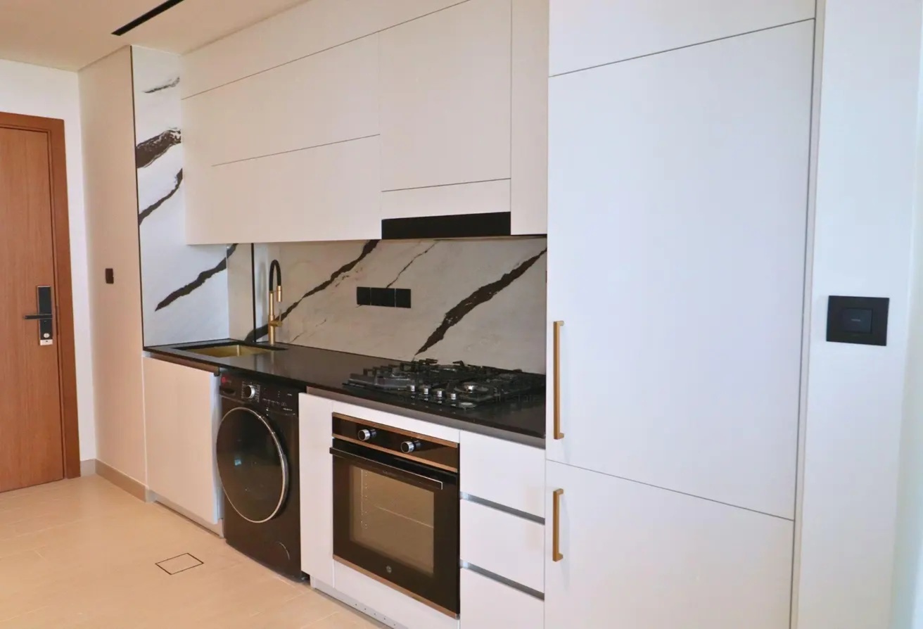 High-Level Unit | Stunning Canal Views | Brand-New