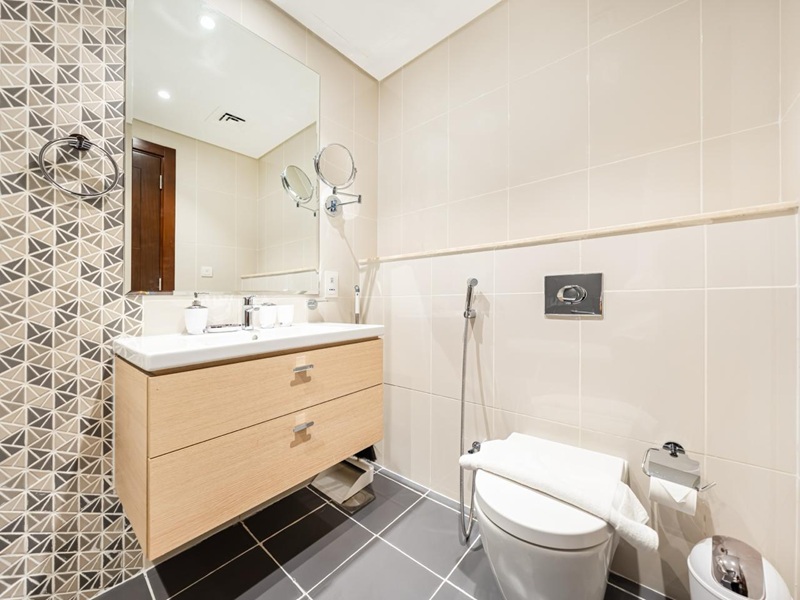 STUDIO WITH BALCONY | FURNISHED | GOLF VIEW | VACANT