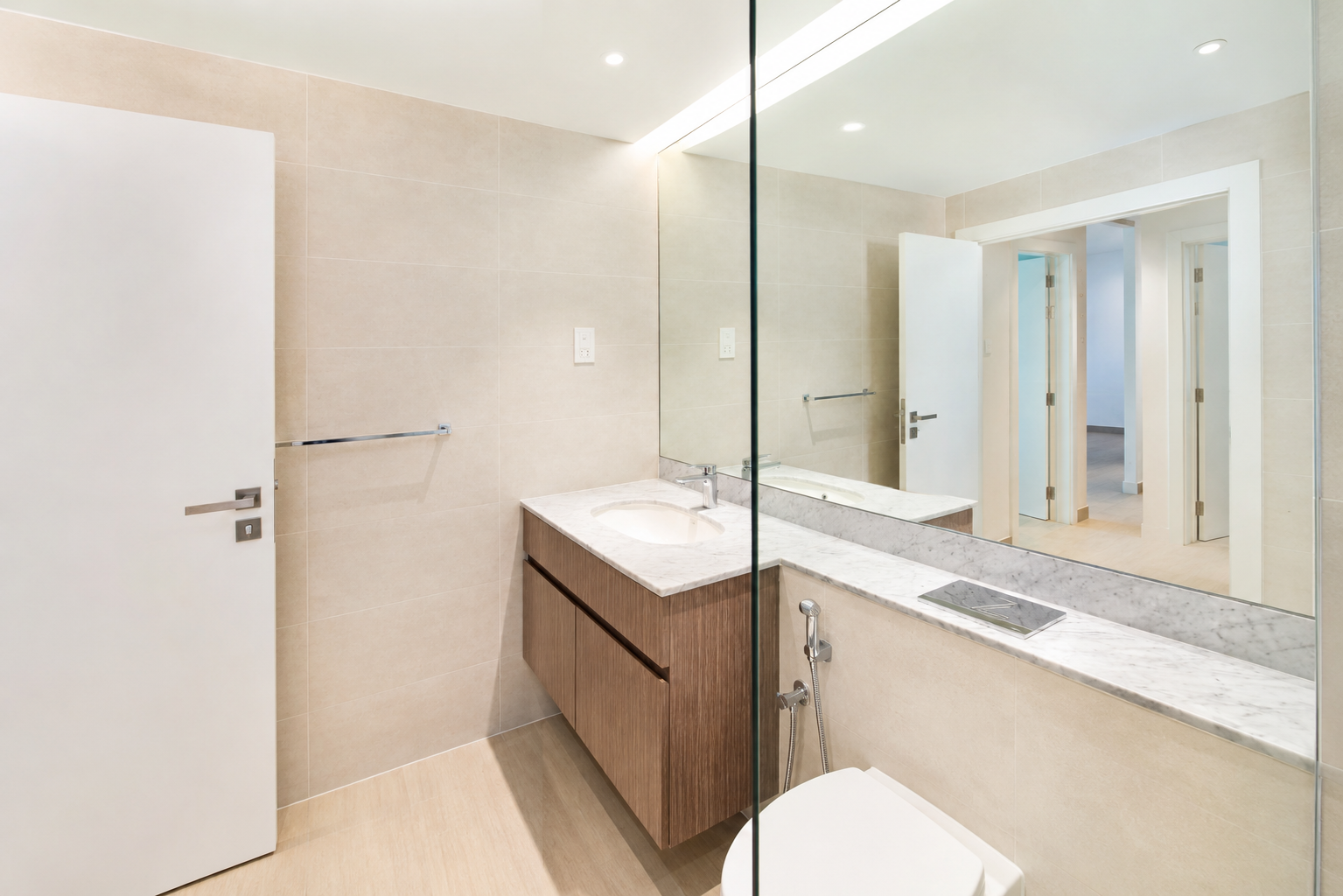 Prime Location | Spacious Layout | La Rive 2