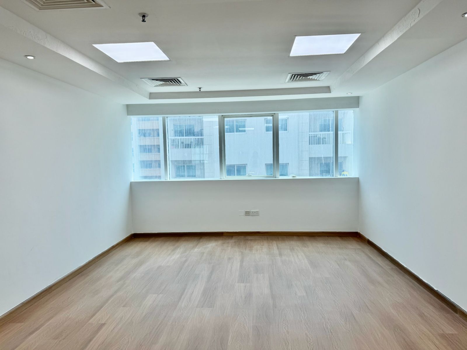 Near Mall of Emirates | Independent Fitted Office