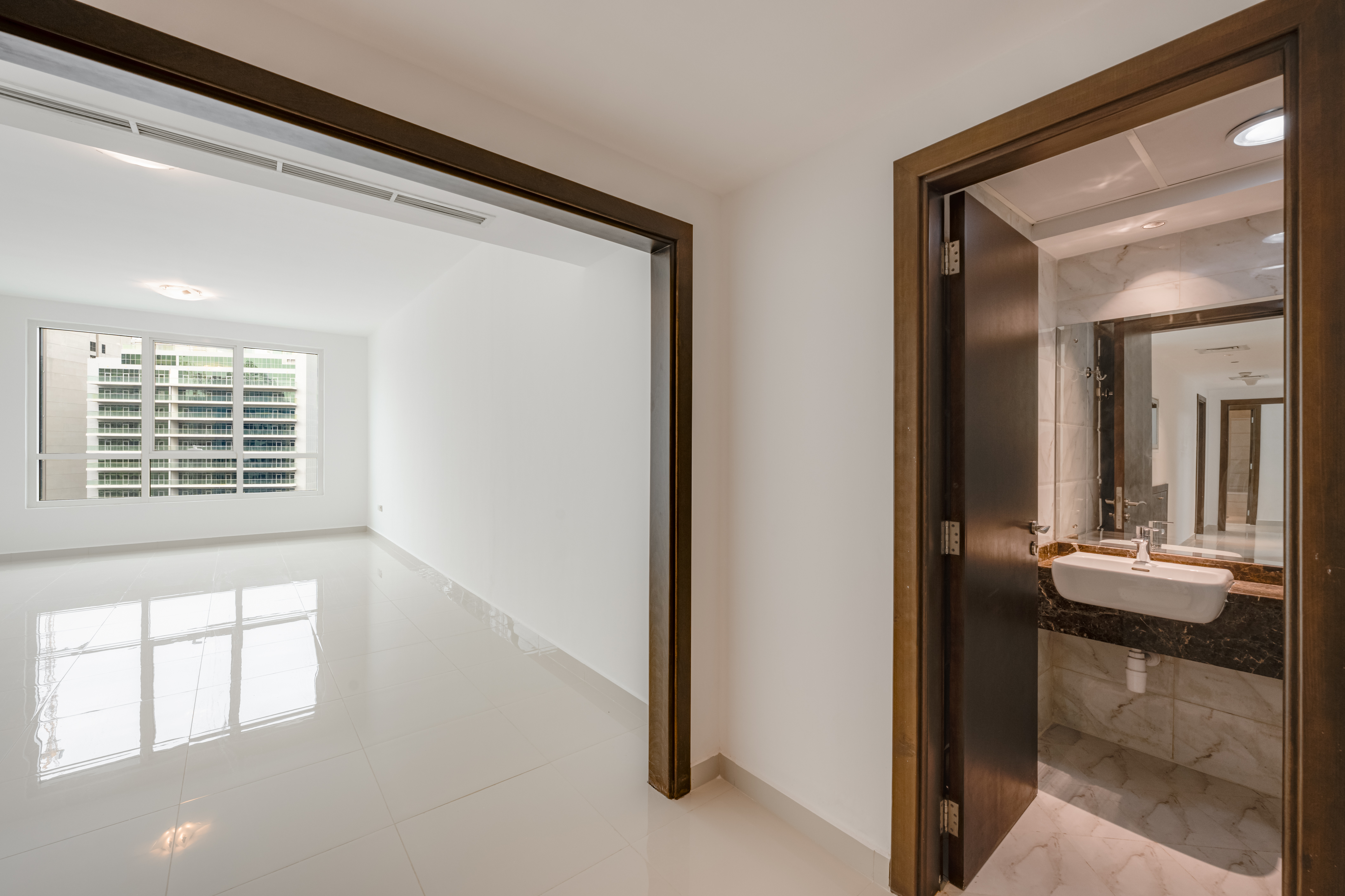 Study room 2BR | Closed-Kitchen | Big Layout