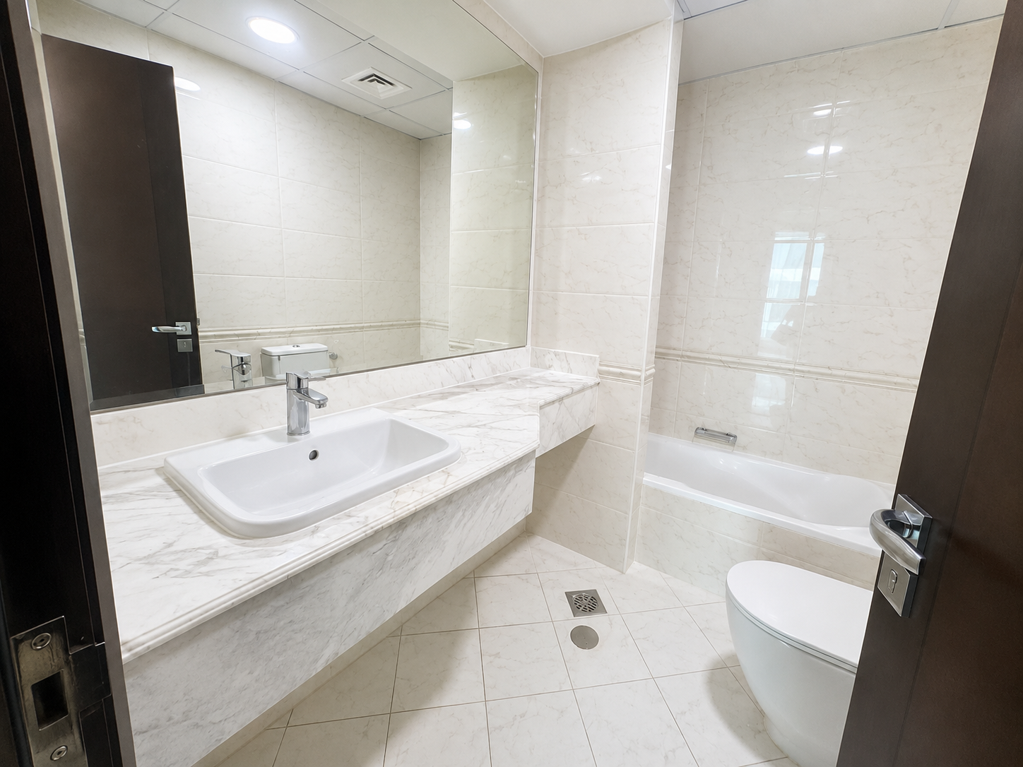 Elegant Apartment | Balcony | Stunning Canal Views