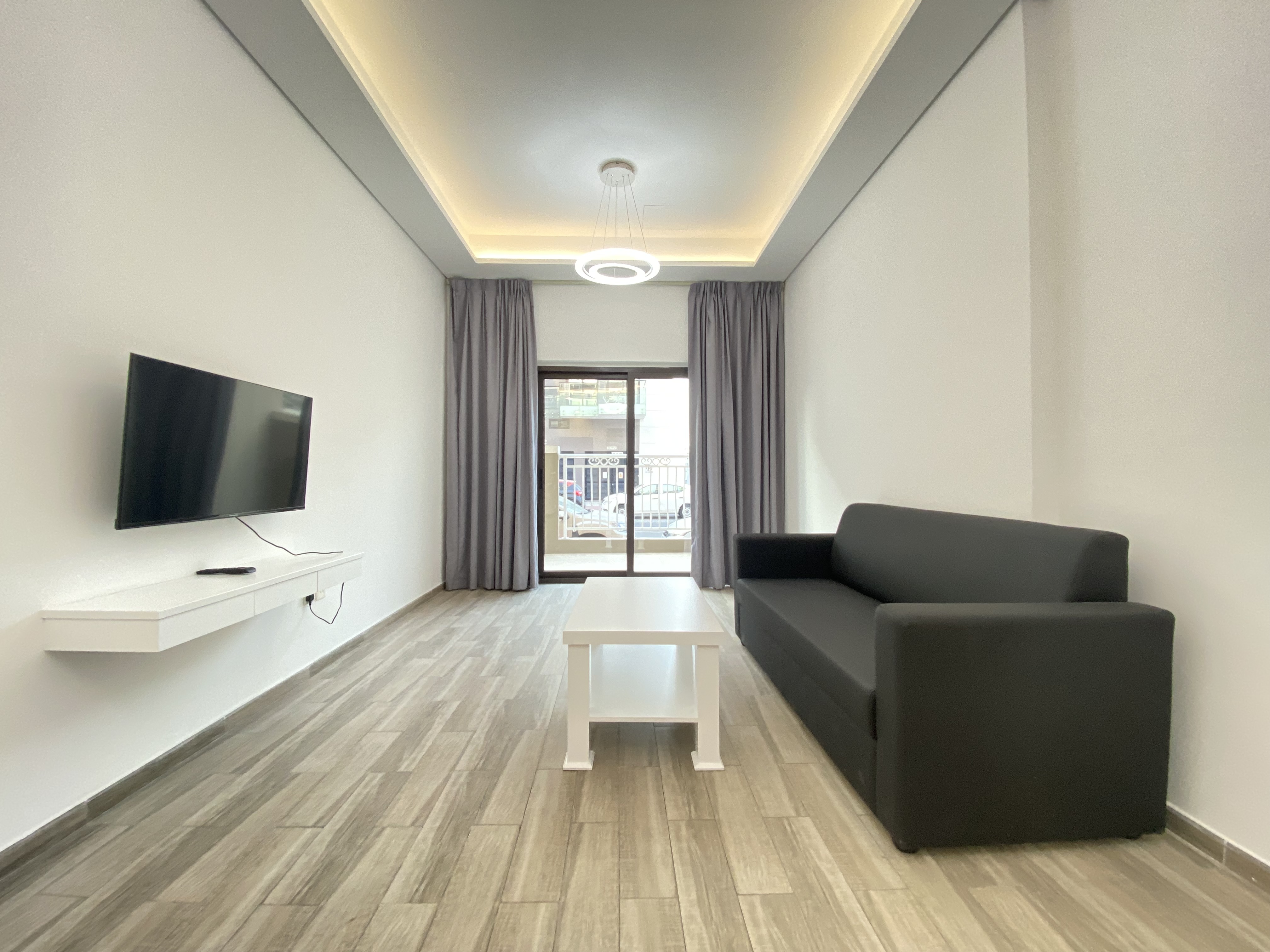Furnished 1-bed apartment in Laya Mansion
