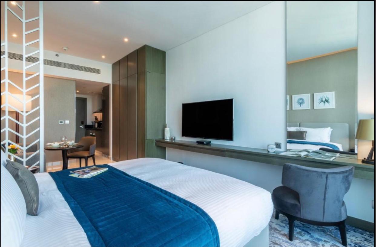 Canal View | Spacious Studio | Vacant