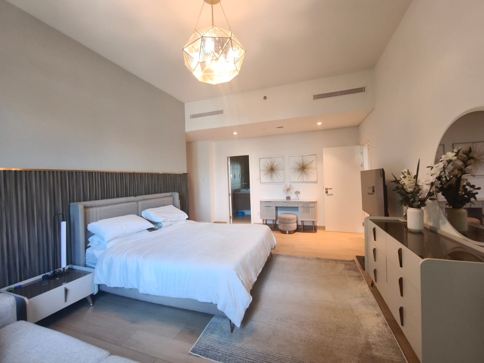 12 Cheques | Elegant Waterfront Living | Fully Furnished | Ready to Move