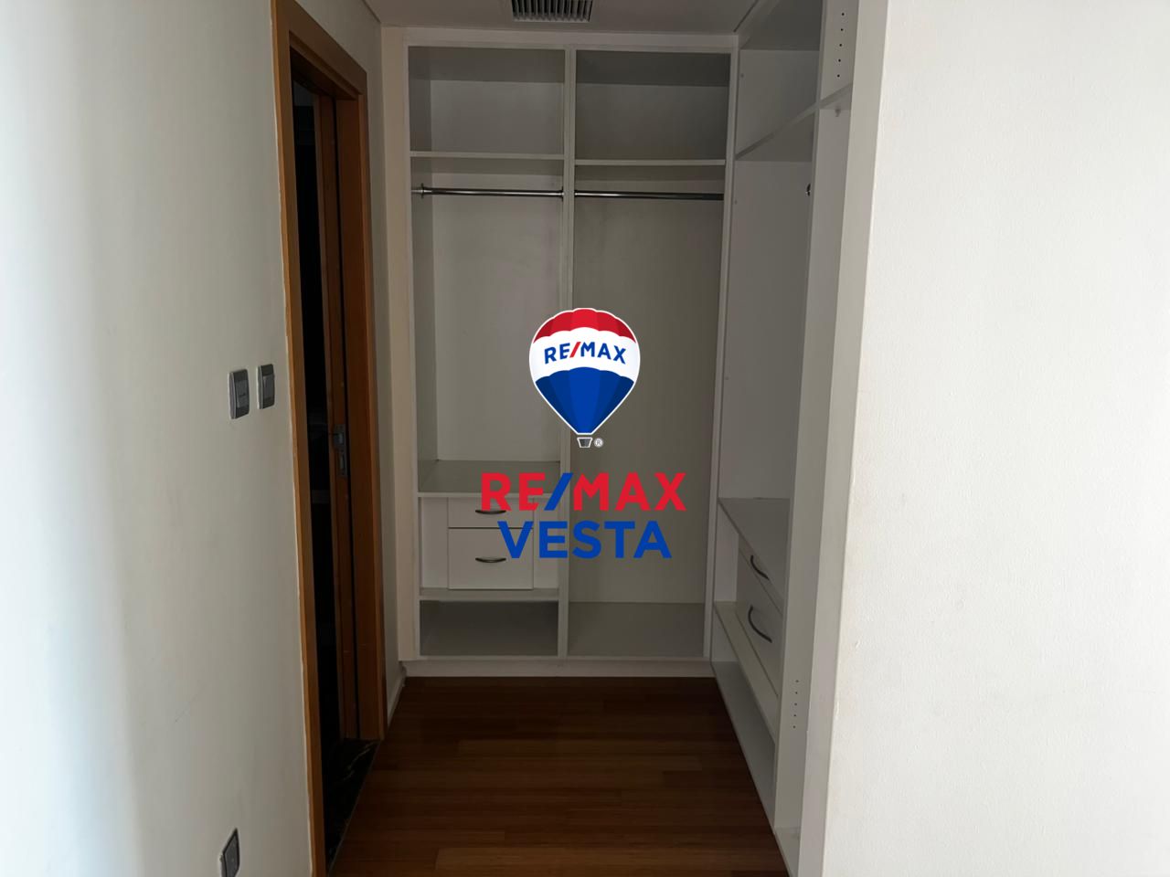 High Floor | Community View | Ready to Move | Beach Access
