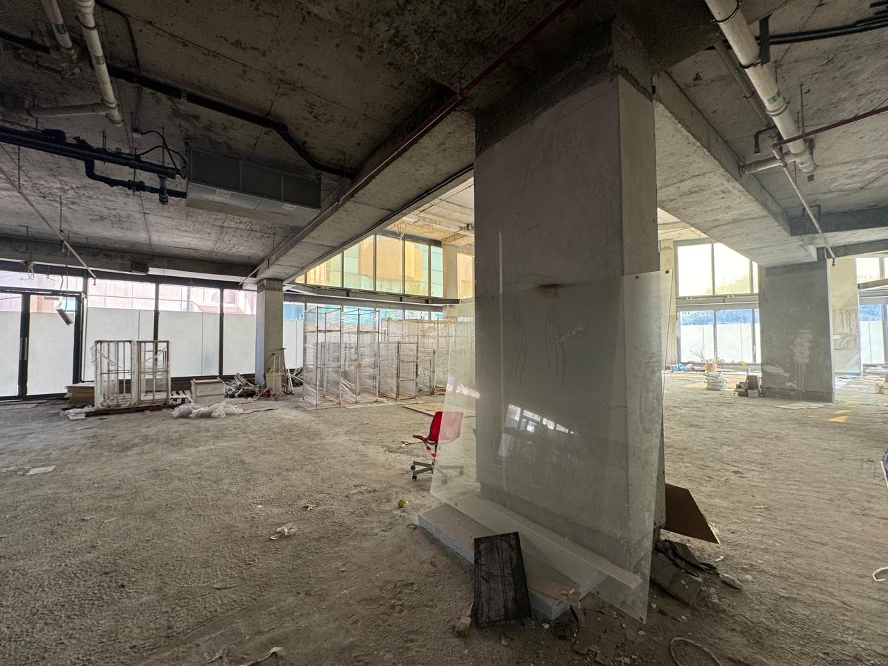 Showroom | Spacious & High Ceiling | Semi-Fitted