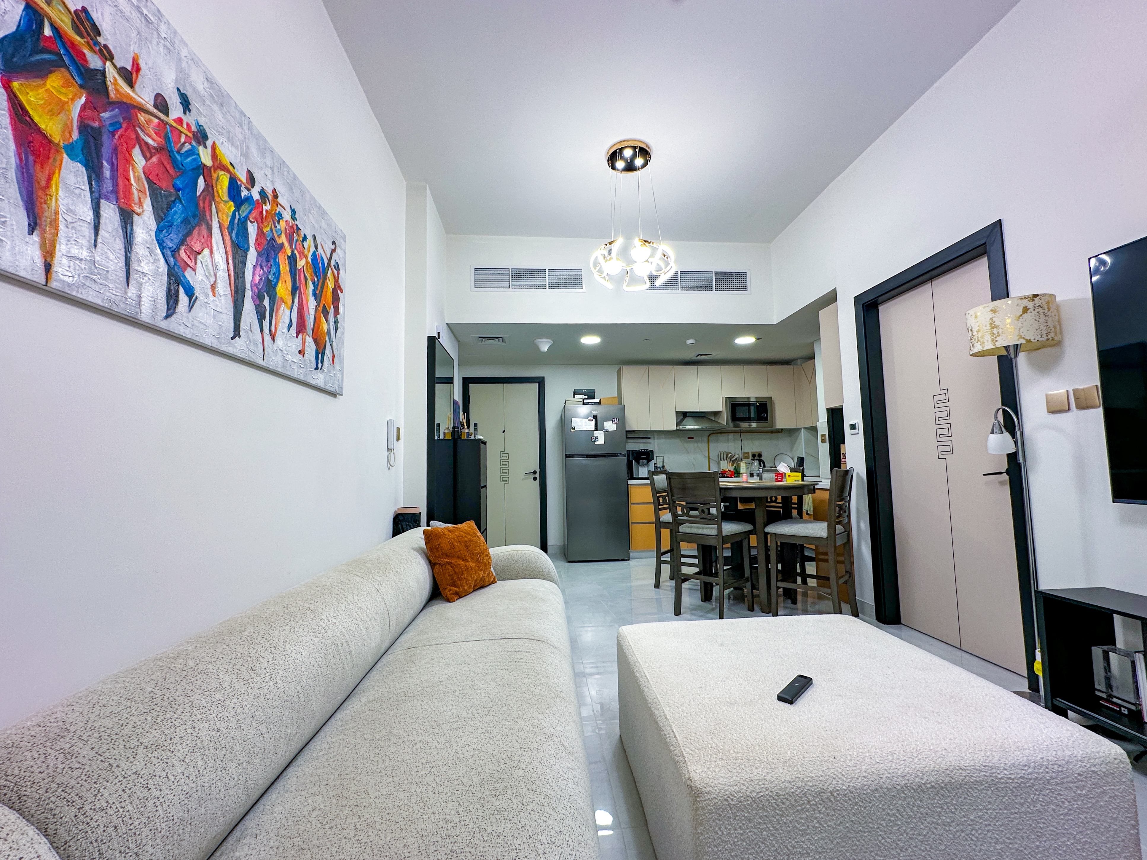 12 Cheques | Skyline Views | Premium Amenities