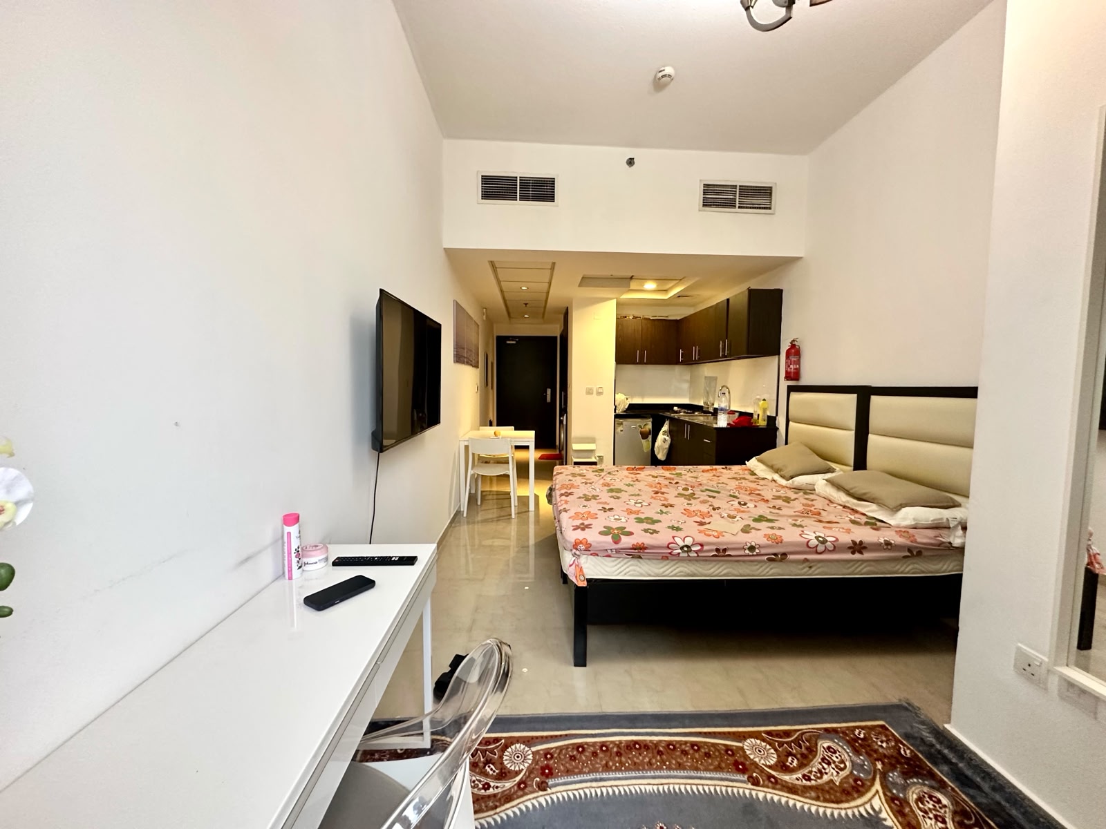 Modern Studio | Comfort Living | Hanover Square
